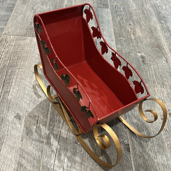 Vintage Christmas Santa sled with holly siding - Picture 9 of 14